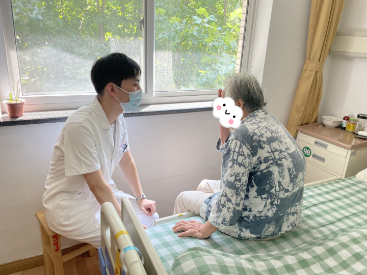 健康小站丨当父母老成孩子,记忆化作流沙,请温柔以待