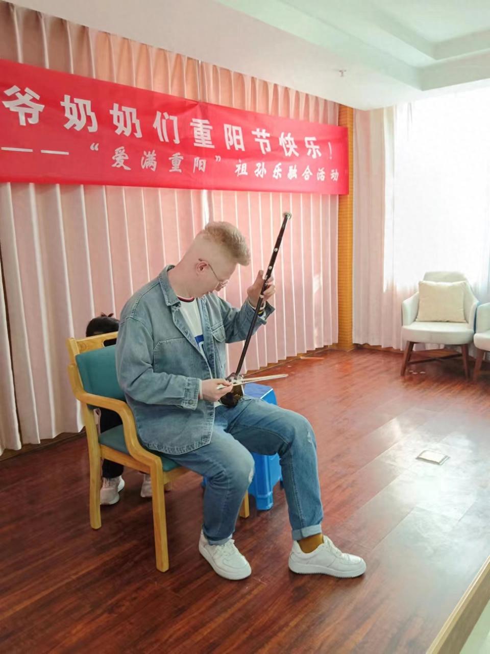 欣悦儿童康复中心儿童与映寿汇爷爷奶奶共度重阳佳节