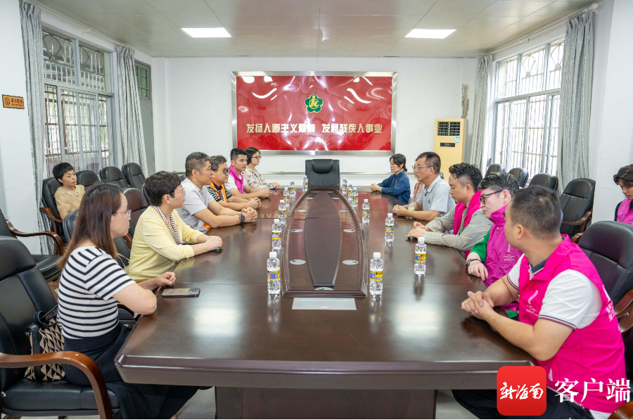 海南省融媒体中心党总支联合省美容美发行业协会党支部开展义剪活动