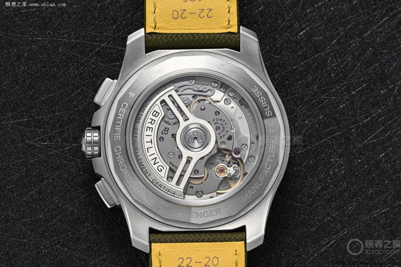 硬汉感绿表，这枚百年灵不能错过