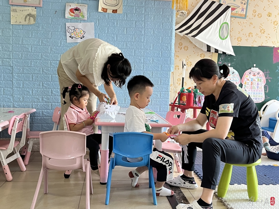 幼儿园生源少了,这里却需求旺盛,“家庭式托育”离走出灰色地带还有多远?