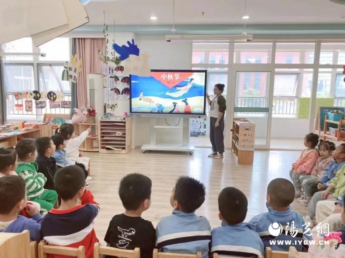 沣东新城润馨怡园幼儿园开展“庆双节”主题活动