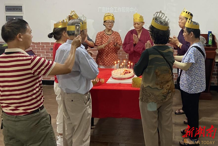 金秋送祝福 关爱暖人心