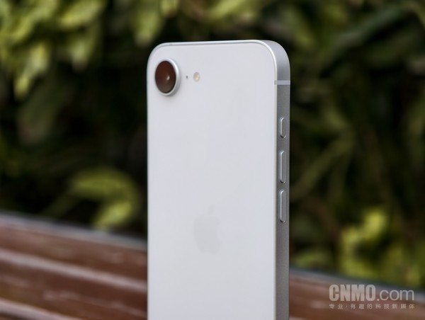 从iPhone 16e看苹果的“果味普惠”与“精准刀法”