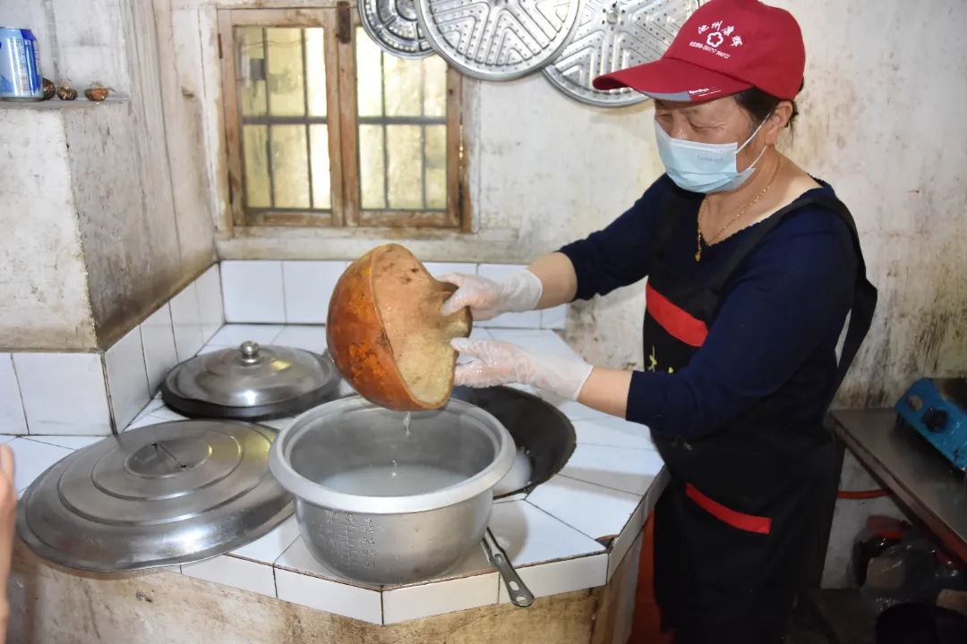 池州这家山里的饭店，仅红烧肉一年卖出2000多碗！| 池州味道