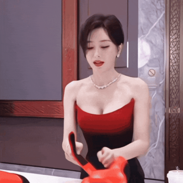 保持身材方面，粉丝称：秦岚可谓是“中年女性标杆”
