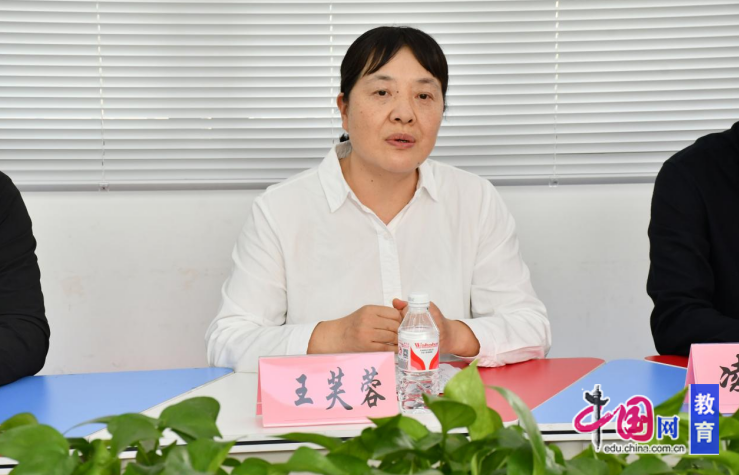 宜宾市科协于一曼小学开展“五个一”活动赠书仪式，助力科普教育