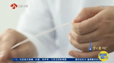 为林丹、谌龙的球拍穿线，服务顶级赛事！他们是赛场外的超强辅助