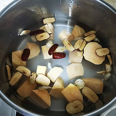 番薯糖水的做法（懒人最爱的红枣百合番薯糖水）
