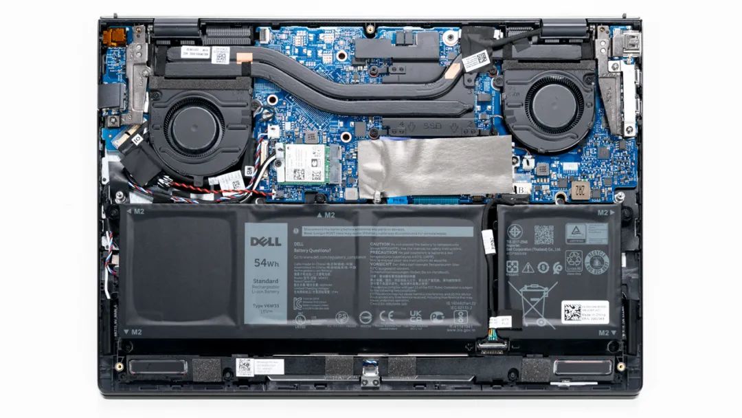 【猪王的良心结语】上图是戴尔 成就5310的拆机实拍图,双风扇两热管的