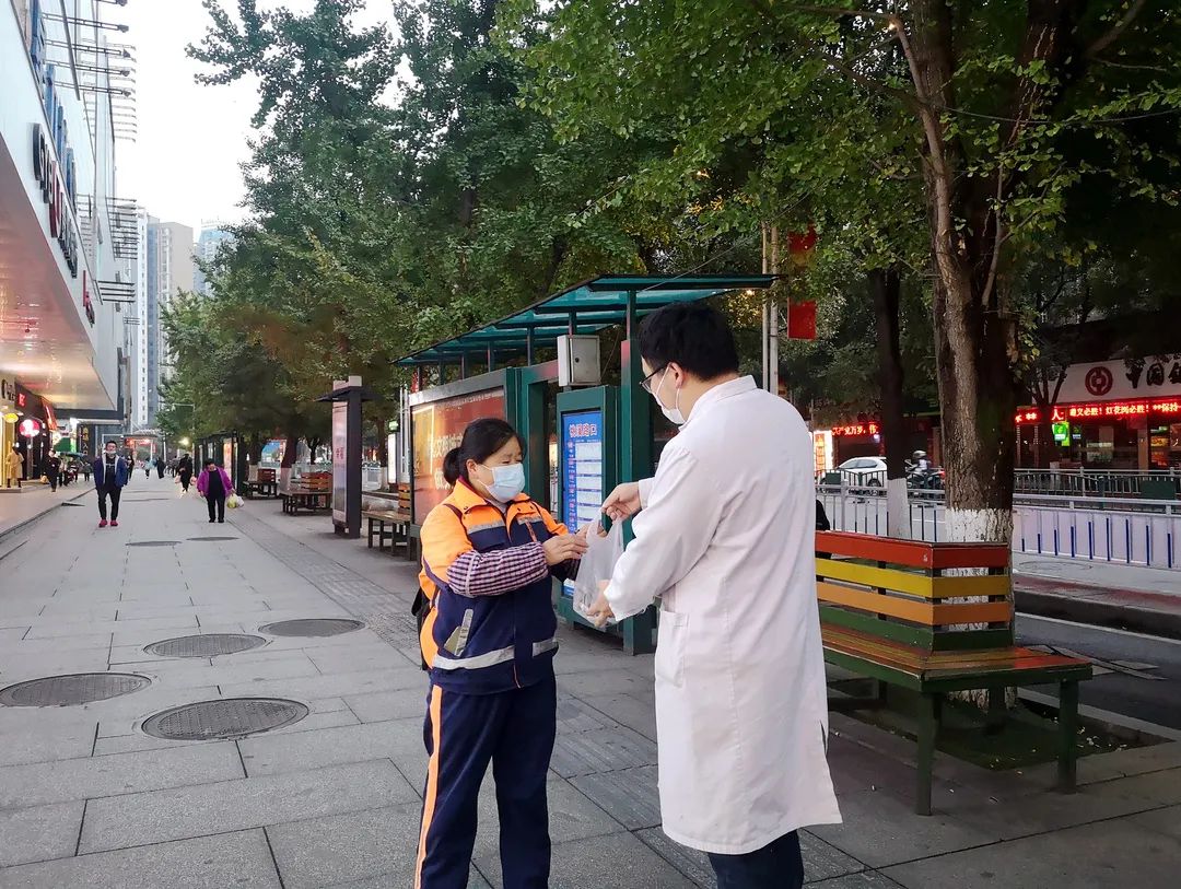 遵道行义·同心抗疫丨中医药汤剂 助力抗疫第一线