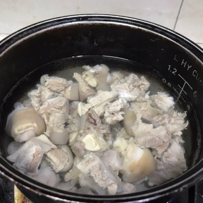 干锅羊肉做法（教你做一道滋补暖身没有膻味的干锅羊肉）
