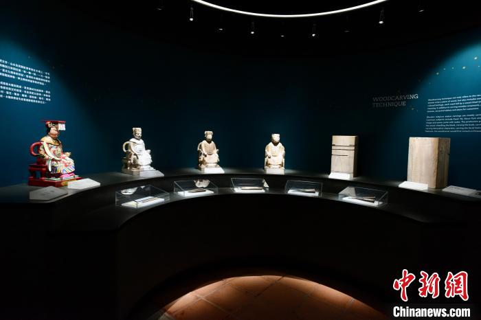 香港三栋房子博物馆更新工作结束后，发表了非遗展览会，演绎了传统文化。