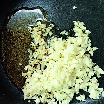 蒜蓉淸蒸大龙虾怎么做（蒜蓉粉丝蒸波士顿龙虾教程）