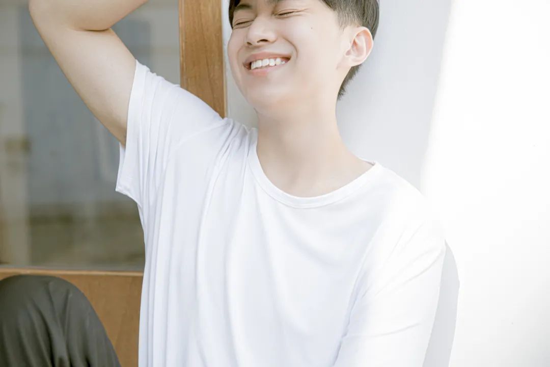 社计部纯白T恤69元3件！夏日养眼基础款，轻薄不透不闷汗，久穿不腻，百搭时尚，水洗不变形