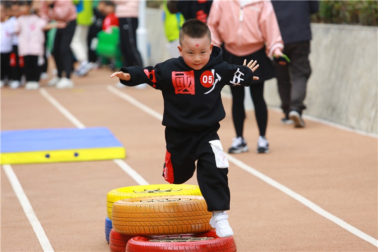 运动悦童心·健康伴我行——黄山区阳光·玉河幼儿园第二届秋季趣味运动会