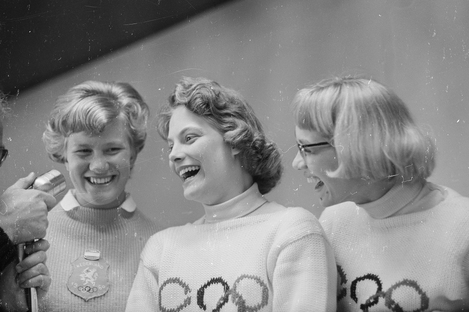 奥运会的五环旗都有哪些（温故冬奥｜冬奥开启五环标志入会徽历史）-趣拿体育