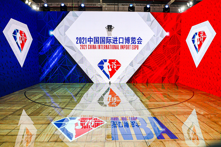 nba球衣广告标(进会首日，NBA展台展示篮球非凡魅力)