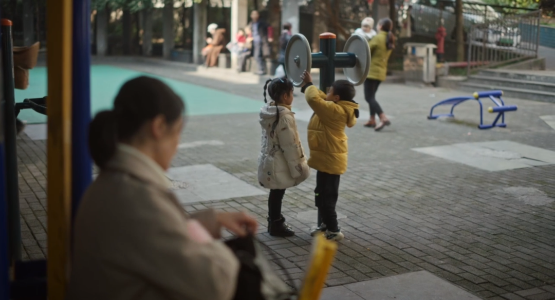 自闭症孩子眼中的妈妈：哭泣时像哈巴狗，生气时像大熊