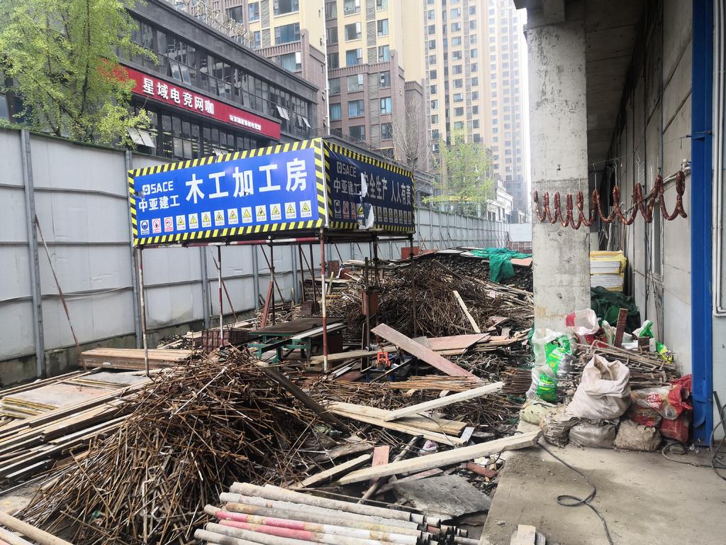 住建安全在行动?丨立即停工整改！?成都龙泉这个工地发现多处重大安全隐患