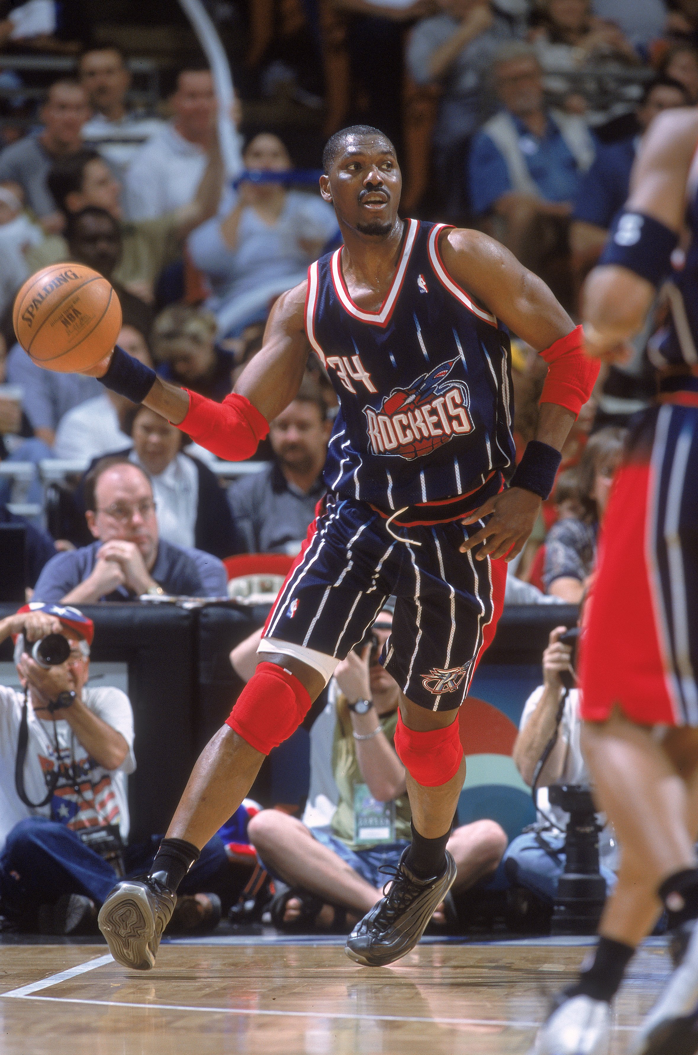 奥拉朱旺十佳球(哈基姆-奥拉朱旺十大比赛:全能四双中锋)