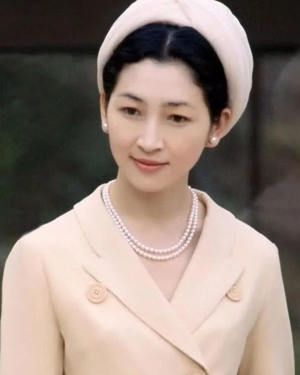 日本最美的公主“脱逃”：身上抑郁，放弃1亿5000万的嫁妆，是为了和渣男结婚吗？