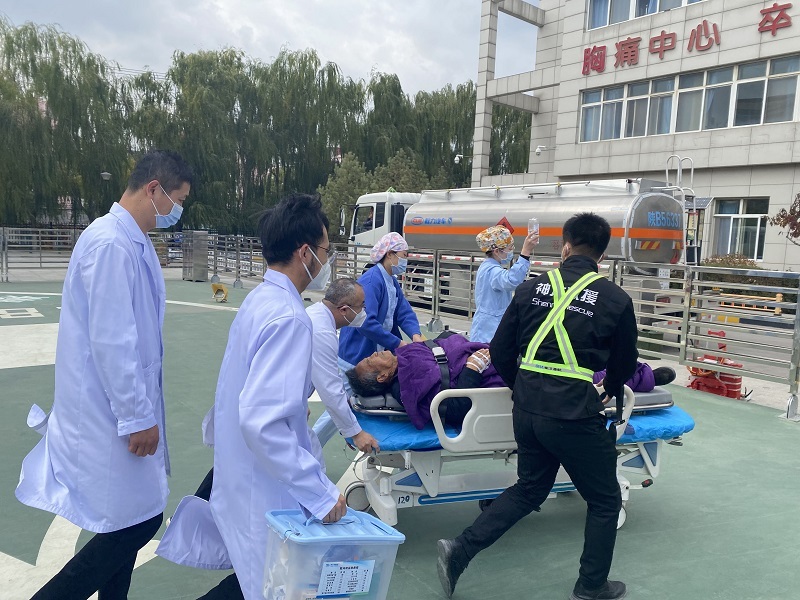 陕西一村民摔倒重伤被直升机26分钟送医 这条空中救援通道是如何搭建的？