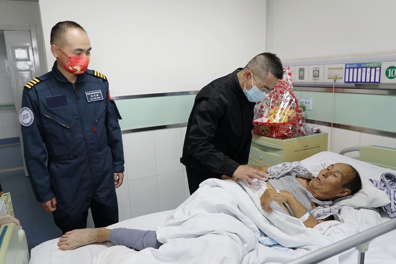 陜西一村民摔倒重傷被直升機(jī)26分鐘送醫(yī) 這條空中救援通道是如何搭建的？