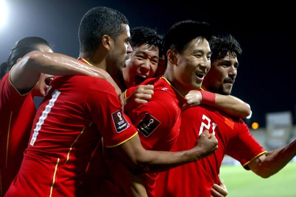 2022世界杯中国b组（足球｜世预赛12强赛：中国队对阵阿曼队）