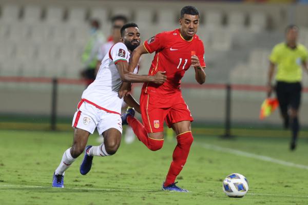 2022世界杯中国b组（足球｜世预赛12强赛：中国队对阵阿曼队）