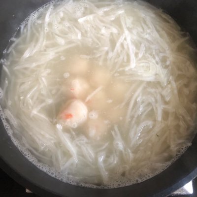 虾丸子汤的家常做法大全（9步就能吃到虾丸子汤的做法）