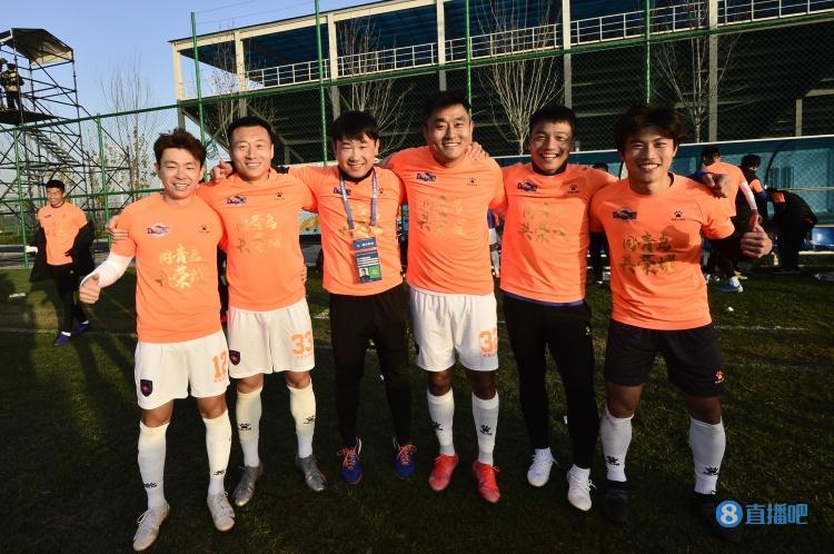 足球直播哪里人多（足球报：拥有四家职业俱乐部全国最多，青岛无愧于足球城称号）-趣拿体育