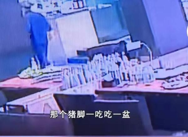 长沙男子被自助餐厅拉黑，商家：他搞直播，吃虾用盆子装，每次来我都亏几百块