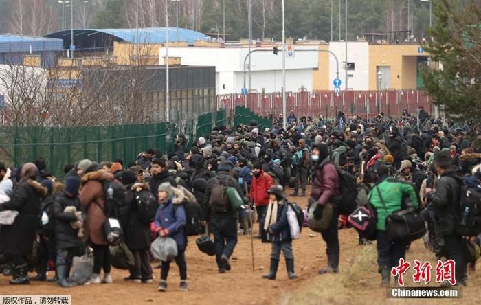 白波边境移民危机持续：波兰拒开人道走廊，德总理被指拒收移民