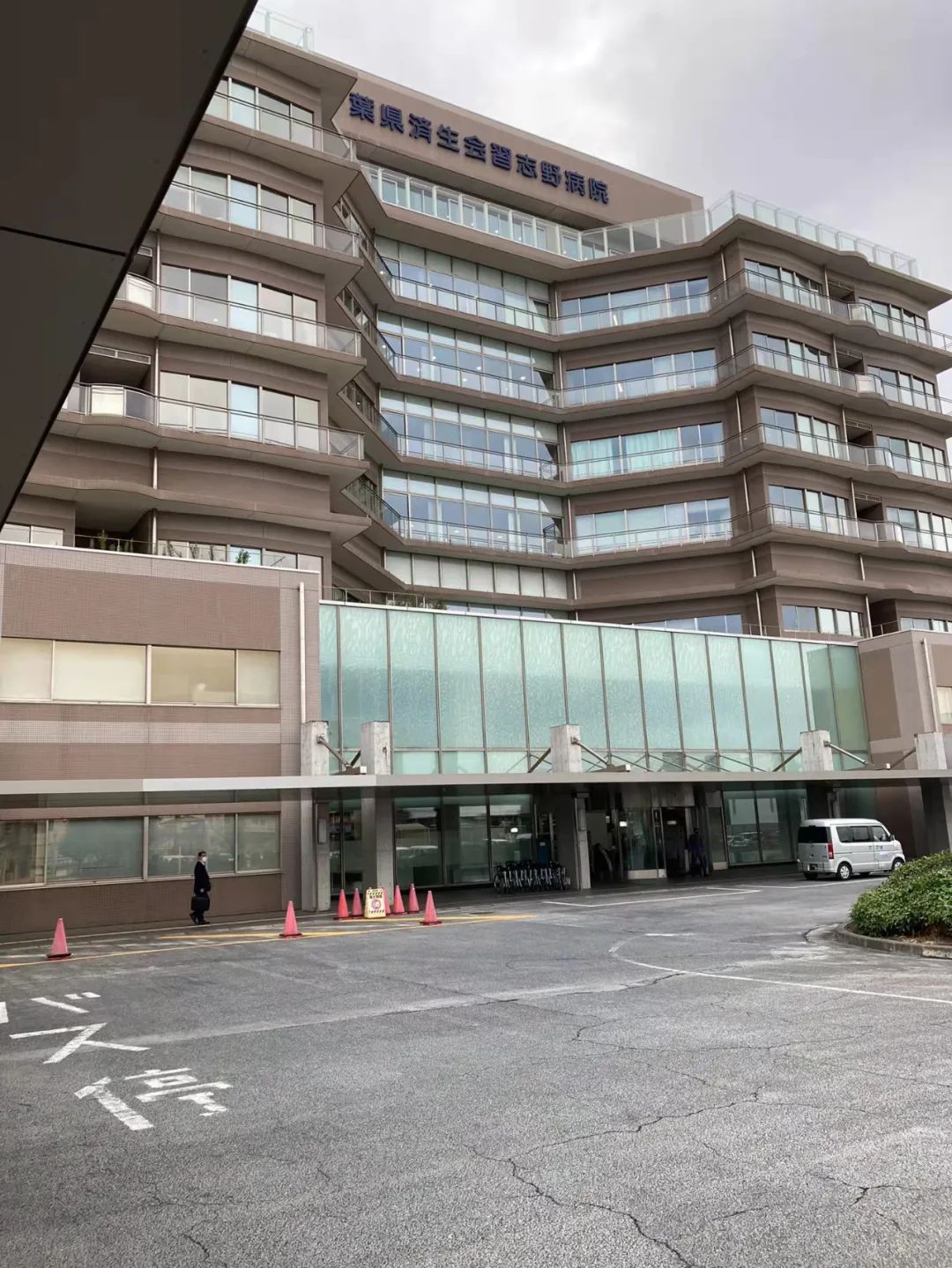 日本名牌大學高材生辭了工作開始“賣自己”？ 陪下葬、陪捉姦、陪洗澡……