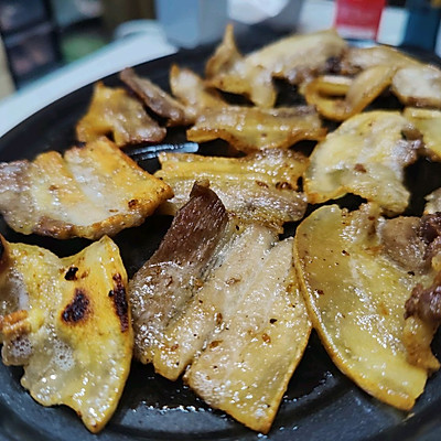 烧烤五花肉的做法（美味又营养的五花肉烧烤）