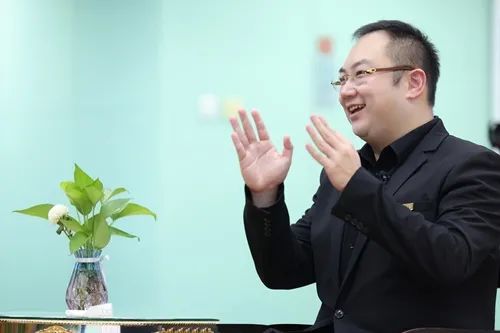 徐鹏：助中医药打开世界朋友圈