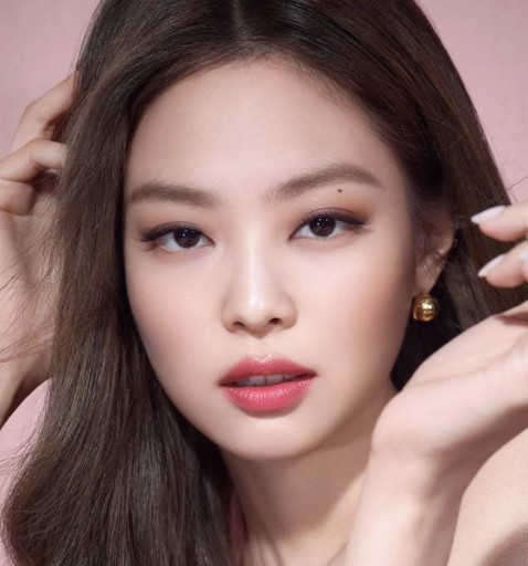 韩式眼妆(韩国女明星不同妆容,感官年龄也不同?总有人浓妆淡抹总相宜)