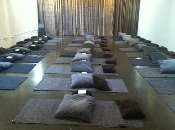 通过“性暗示”出售高价课程，只有买课才能收获幸福人生？美国一公司被指是“卖淫团伙”