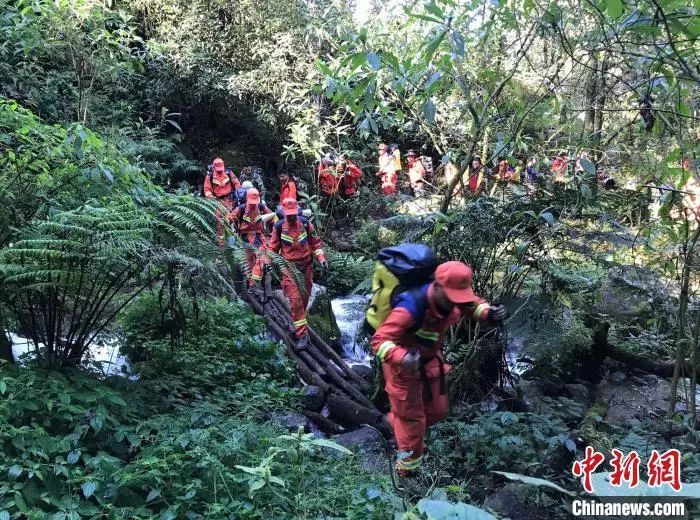 罗盘失灵、绕路、失温？遇难地调人员更多细节曝光