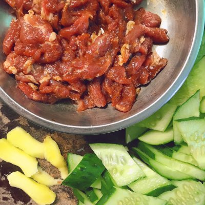 黃瓜炒肉,黃瓜炒肉片的家常做法