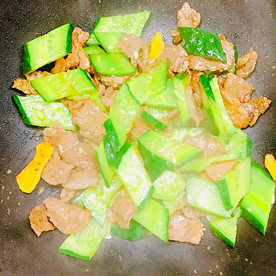 黃瓜炒肉,黃瓜炒肉片的家常做法