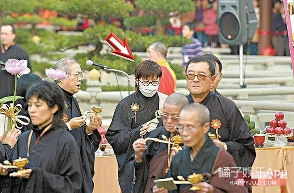 谭咏麟1991世界杯(23岁女粉丝和71岁偶像？谭咏麟被曝丑闻，失德劣迹还是本性难改？)