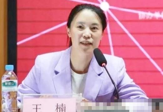 世界杯搞笑模仿(王楠儿子再次模仿伊藤美诚，反手诡异发球拿捏精髓，伊藤本人都看傻)