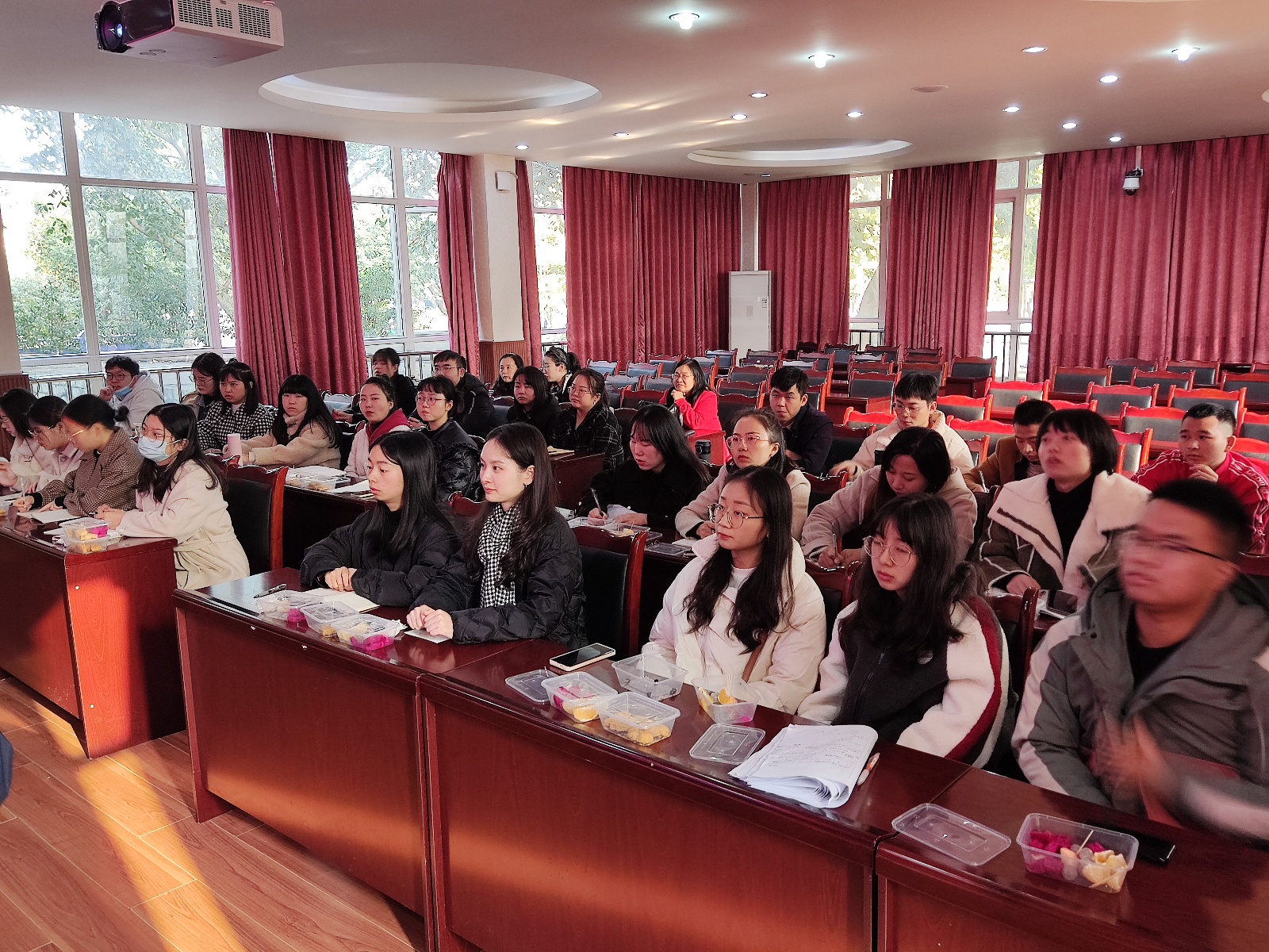 如何提高课堂效率?乐山市计算机学校优秀教师这样开展培训