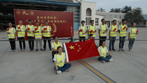 冲上热搜！00后破世界纪录想造中国新型飞机！“把最好的飞机献给祖国！”