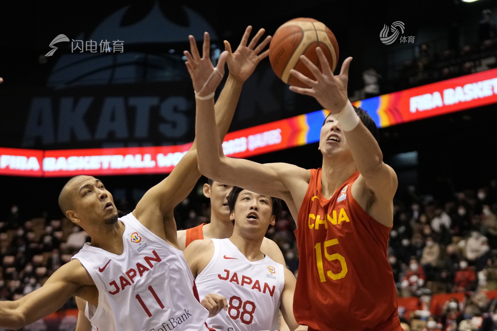 亚洲杯预选赛中国男篮对日本（男篮世界杯预选赛：周琦伤退郭艾伦砍24分，中国男篮79-63大胜日本队）