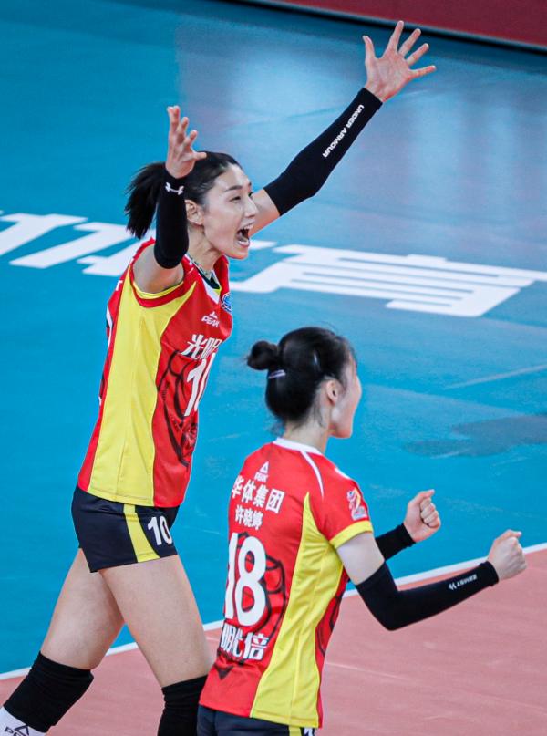 上海哪里有打排球的地方(金软景回归上海女排首秀,不但依旧能打,还多