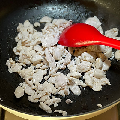 莴笋嫩炒鸡里脊不入味？学我这样做，鲜香可口