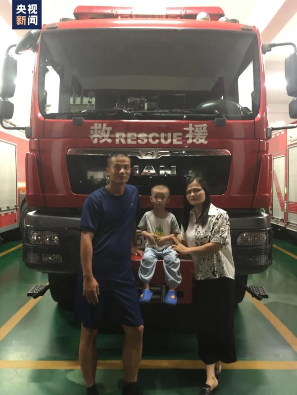 今天,众人挥泪送别福建这位英雄!在救援中壮烈牺牲!年仅36岁